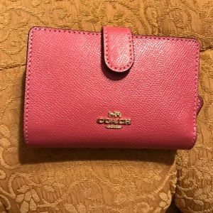 SOLD ⚠️ Coach mauve wallet
